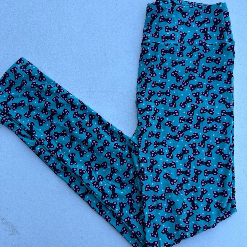 NWOT LuLaRoe OS One Size Teal and Black Bow Print Leggings